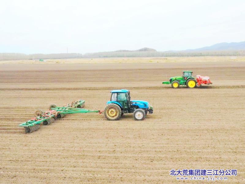 追着春光赶农时，勤得利万亩良田春播忙 (3)_副本.jpg