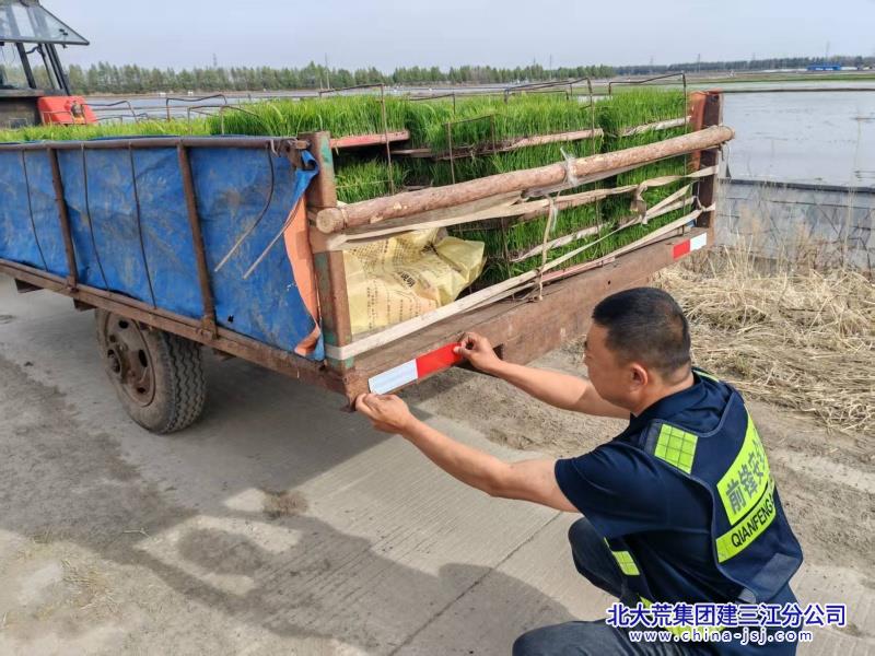 三区强化农机安全管控现场_副本.jpg