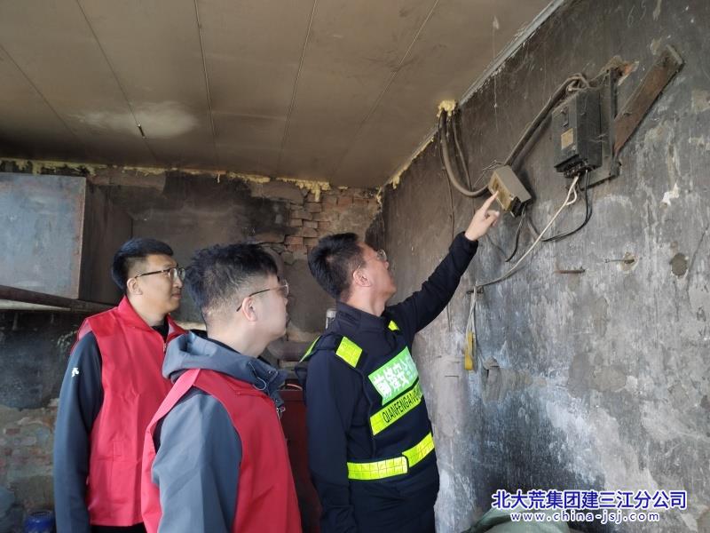 十区:入户排查用电隐患.jpg