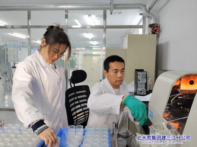 土壤化验1_副本.jpg 土壤化验1_副本.jpg