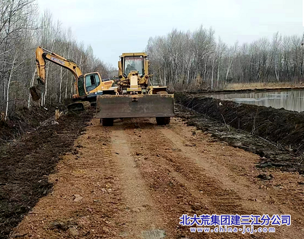 正在緊張施工作業(yè).png