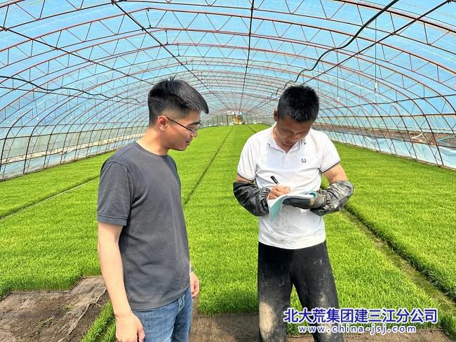 青龍山：多舉措筑牢插秧期間生產(chǎn)“安全網(wǎng)”.jpg