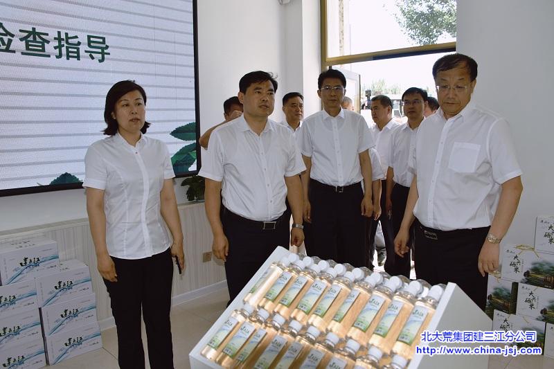 于家傲陪同北大荒集团联合调研组到大兴农场有限公司