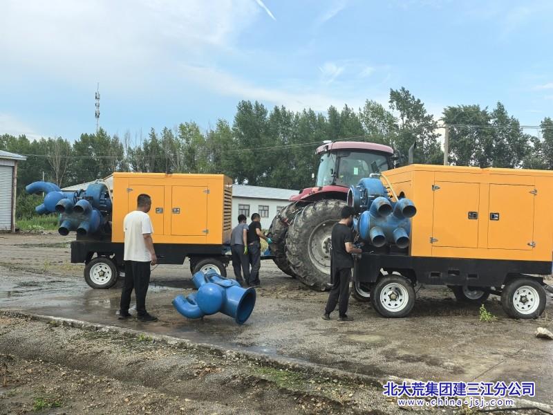 高欢欢+前锋农场备足防汛“利器” 筑牢汛期安全屏障0813.jpg