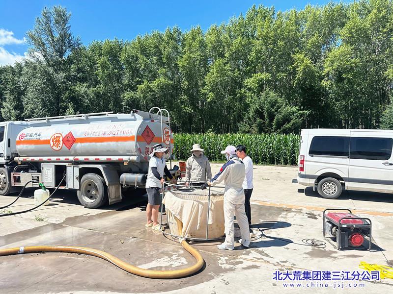 前进农场闭环管控航化药剂 厚植绿色植保底色.jpg 前进农场闭环管控航化药剂 厚植绿色植保底色.jpg