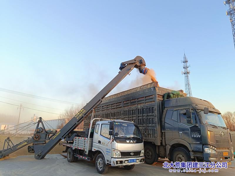 多渠道联系粮商,积极帮助广大种植户拓宽粮食销售渠道 摄影 周立伟.jpg 多渠道联系粮商,积极帮助广大种植户拓宽粮食销售渠道 摄影 周立伟.jpg