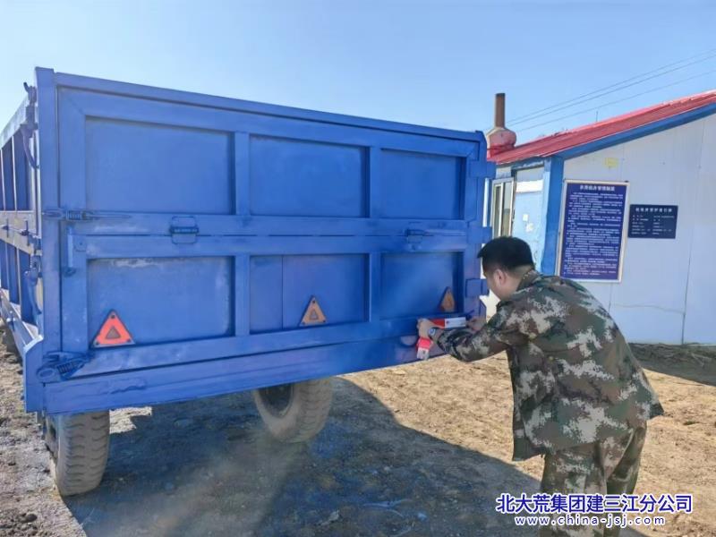 张贴反光贴.jpg