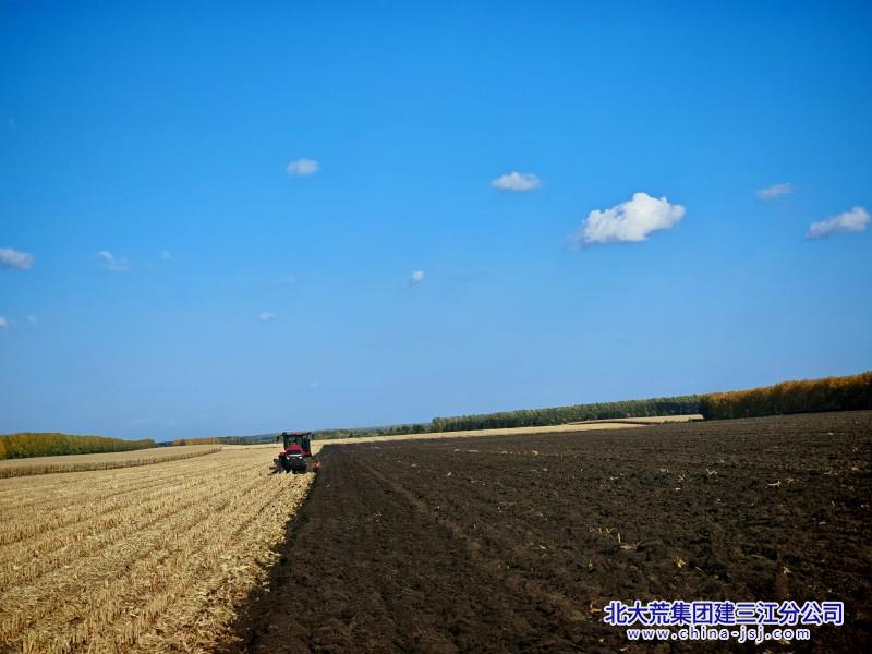 秋收翻地 (12).jpg 秋收翻地 (12).jpg
