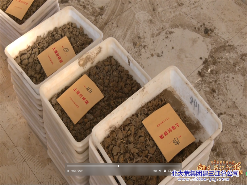 采集土壤土样试验实验测土.png