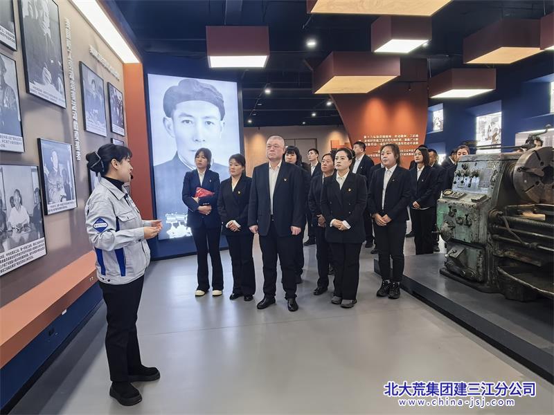 1.赴红色教育基地研学 文图:衣秋菊 左仲山 赵珊珊.jpg 1.赴红色教育基地研学 文图:衣秋菊 左仲山 赵珊珊.jpg