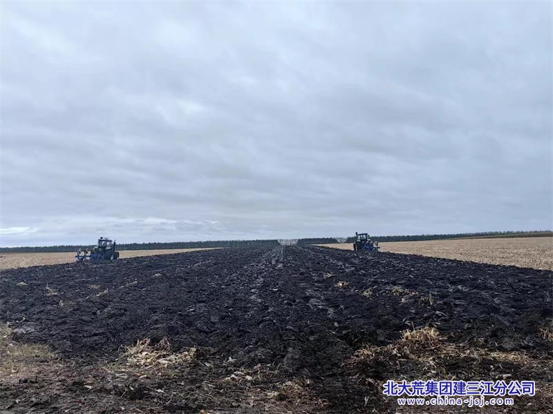 八五九农场有限公司“翻 改”结合 高质量推进秋整地 | 农机新闻网