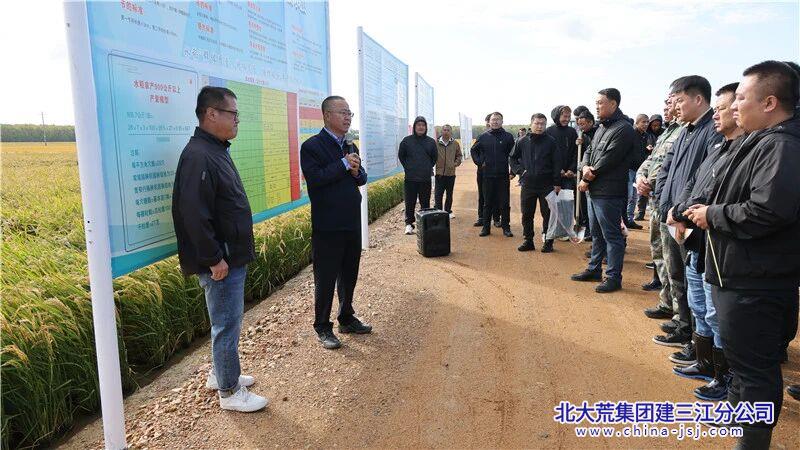 观摩现场 李敏摄.jpg 观摩现场 李敏摄.jpg