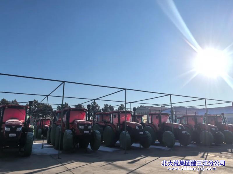 青龙山农机具停放 (2).jpg