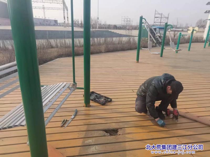 维修健身器材 做优公共空间.jpg