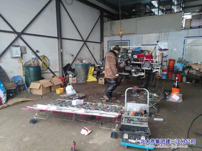 2025年青龙山农机检修春耕 (1).jpg