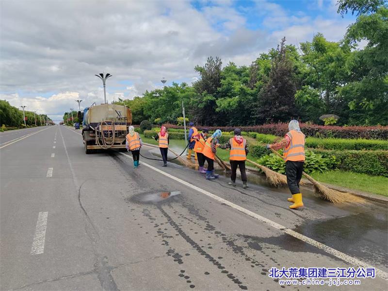 清洗道路2.jpg 清洗道路2.jpg